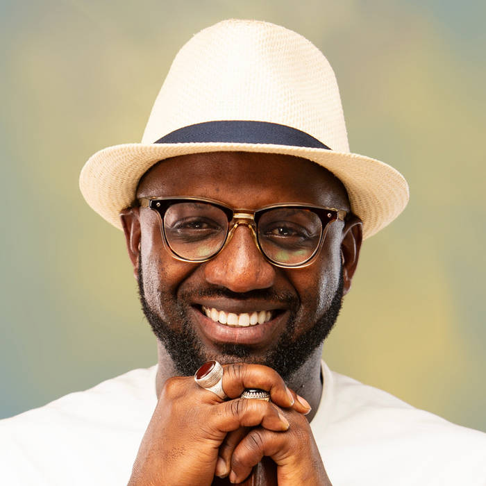 Dance fusion from Senegalese kora player Seckou Keita & Gareth Whitehead on ‘Na Bori’ – remixed by Jon Dixon, Werner Niedermeier and Renwartherger